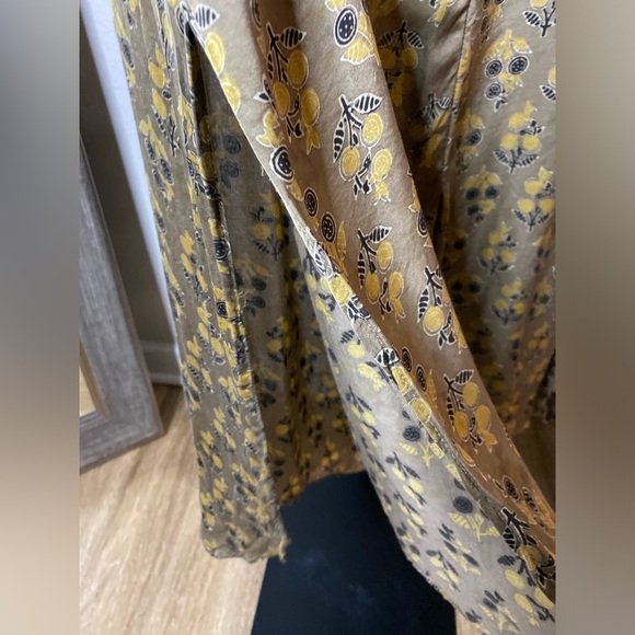 Women Printed Viscose Rayon Straight Kurta Beige - Picture 2 of 14